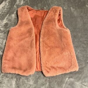 Girls fuzzy vest. Pink